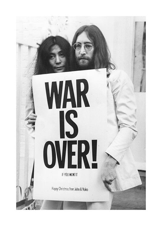  – Black and white photograph of John Lennon and Yoko Ono holding a protest sign