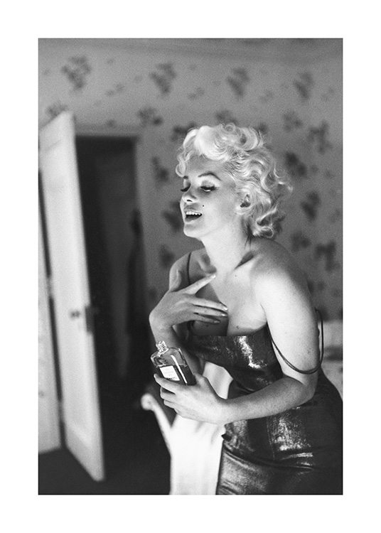 Marilyn Monroe Poster / Black & white at Desenio AB (11974)