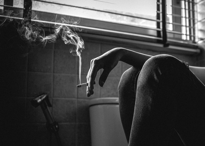 Smoking on the Floor Poster / Black & white at Desenio AB (12298)