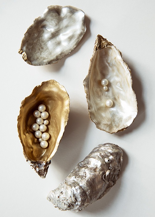  – Photograph of gold and silver oyster shells with pearls in the shells