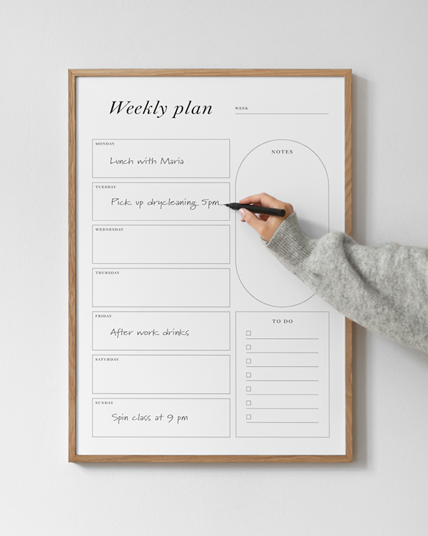 – Text print with a weekly planning overview, with grey text on a white background