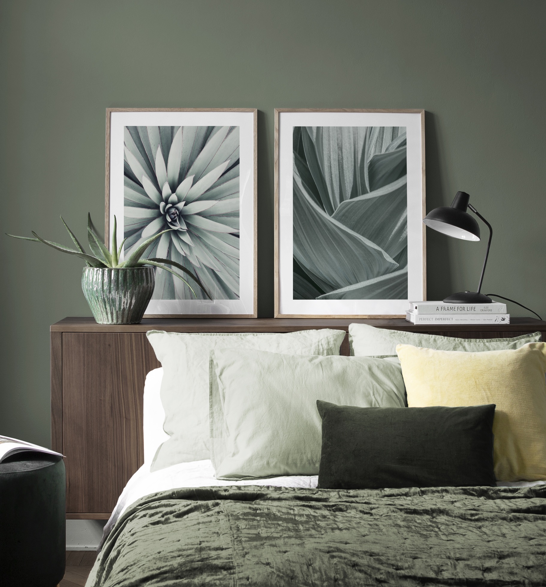 Cosy bedroom décor in green