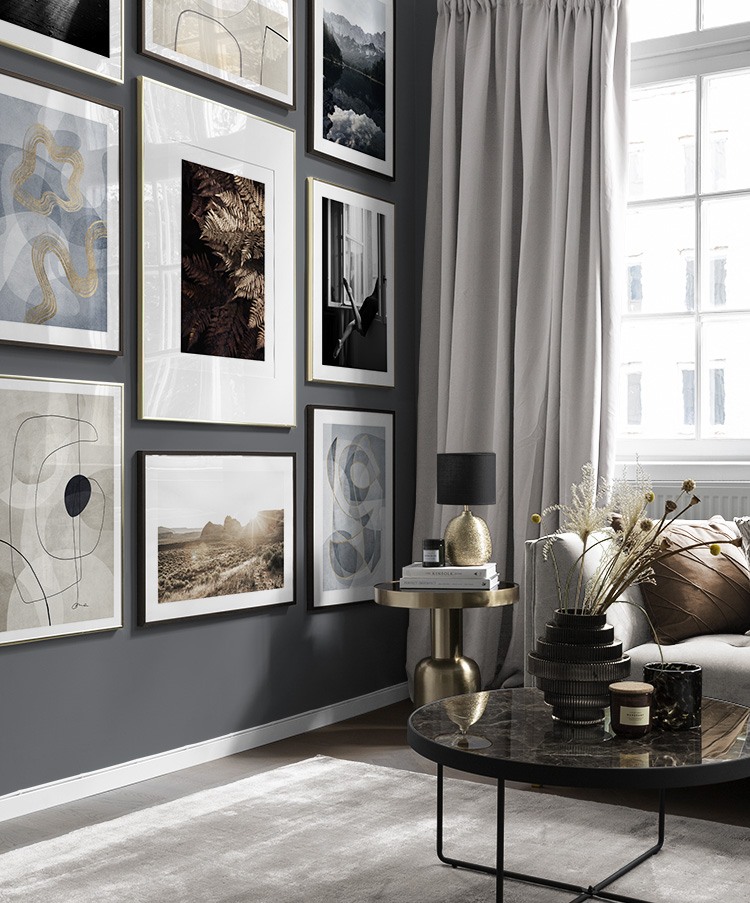 Living room in blue and gold